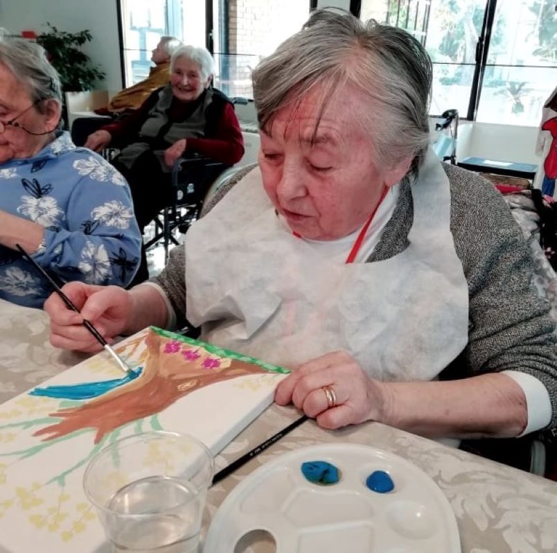Attività di pittura per anziani
