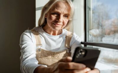 Cellulare per anziani, guida alla scelta. 6 caratteristiche essenziali